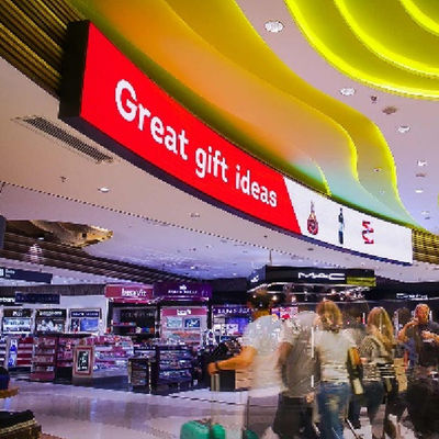 3840Hz Yüksek Yenileme Hızına Sahip İç Mekan P1.8 Kavisli LED Ekran 240×120mm